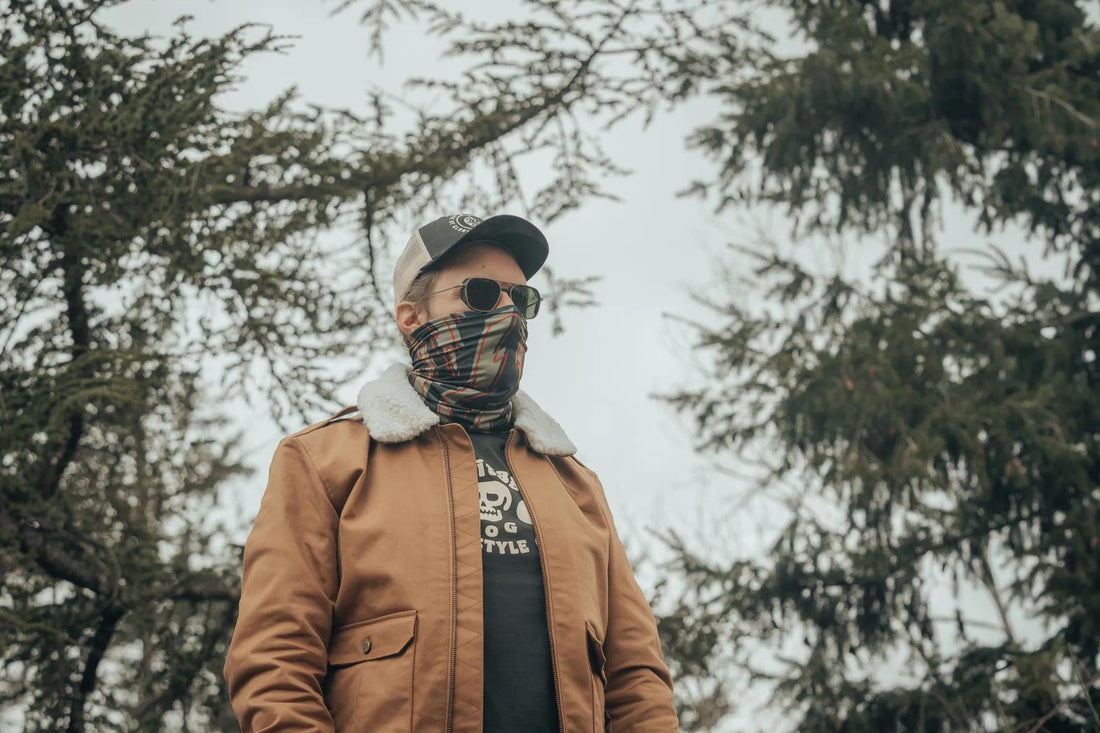 Age of Glory Bolts Winter Neck Tube Dark Green/Gold/Red