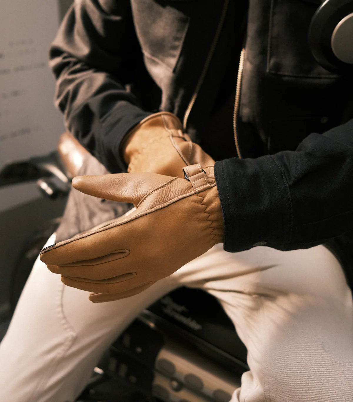 Silk Road Service Gloves Beige